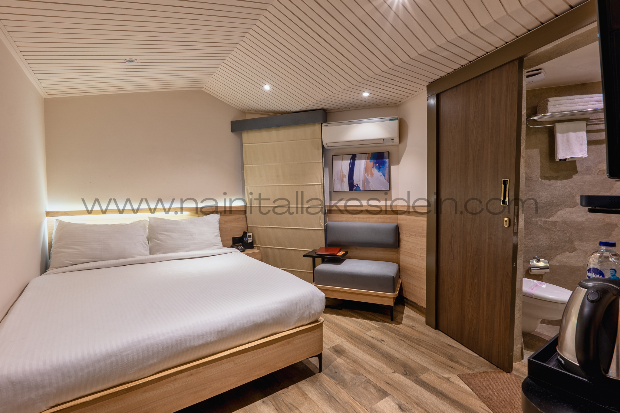 Image of Acacia Room at LakeSide Inn