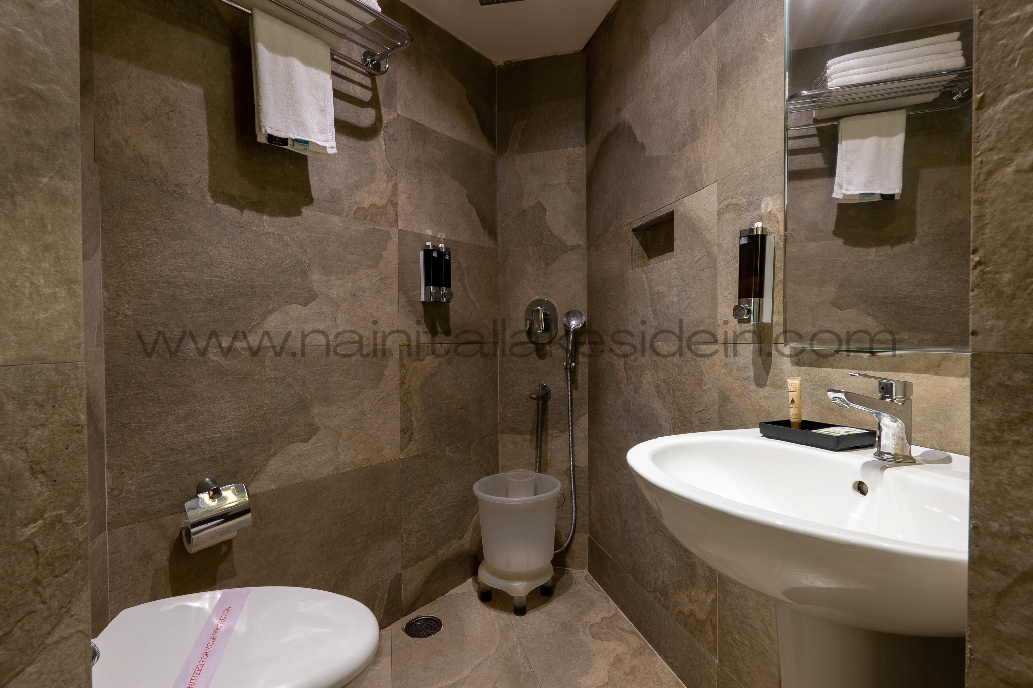 Washroom - Acacia Room, LakeSide Inn